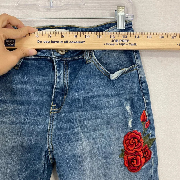 Kancan Blue Distressed Floral Embroidered Frayed Hem Slim Crop Jeans size 27 - Picture 7 of 12